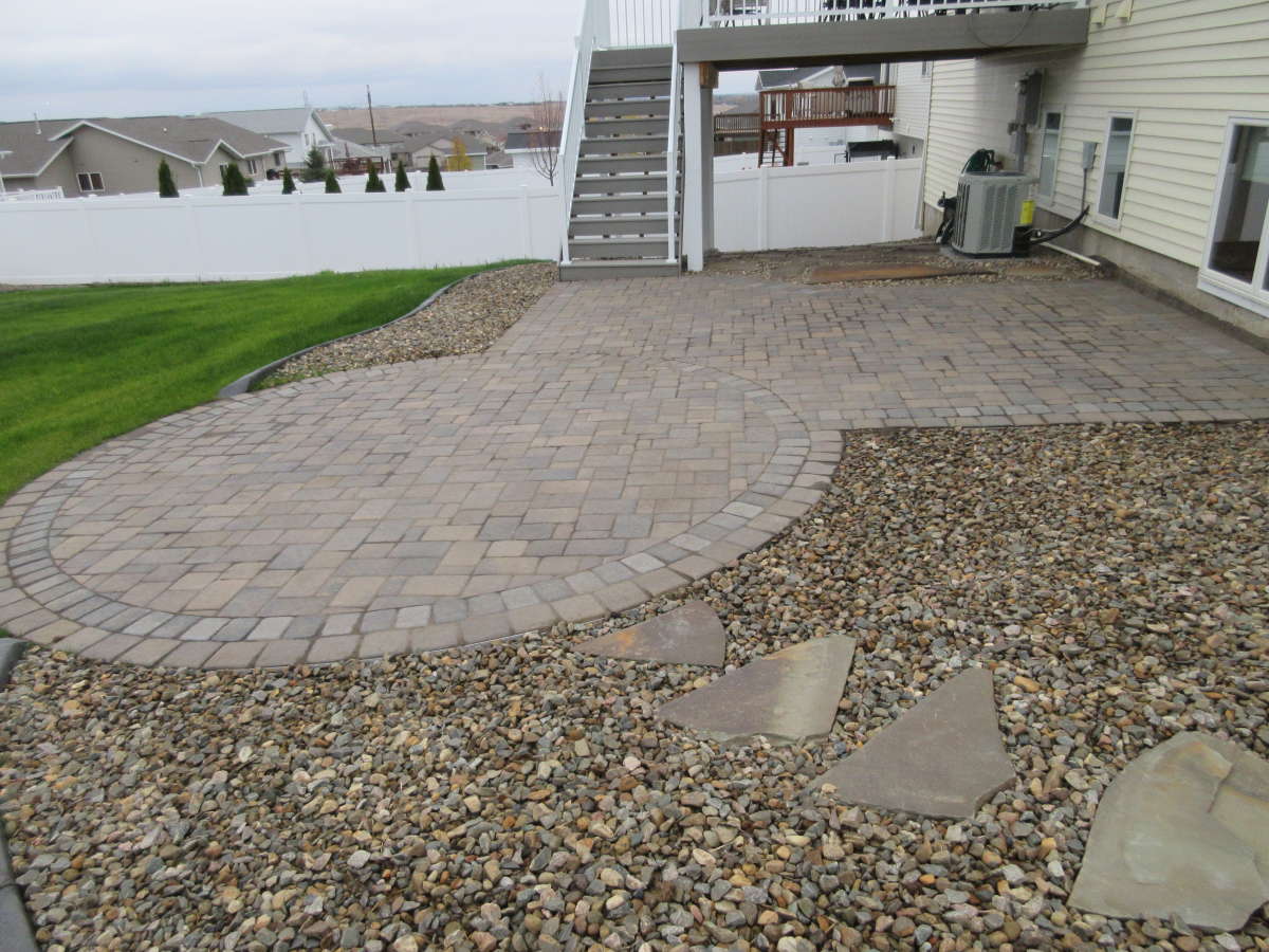 Read more about the article Patio With Flagstone