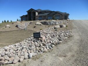 Read more about the article Rock Landscaping with Natural Stone Wall